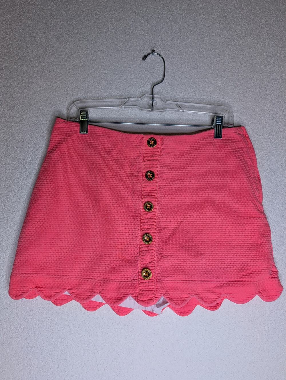 Lilly Pulitzer Pink Scalloped Button Mini Skirt 10 Preppy Coastal Travel *READ